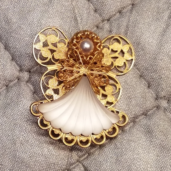 Vintage Angels of Love pin / brooch - Picture 1 of 4